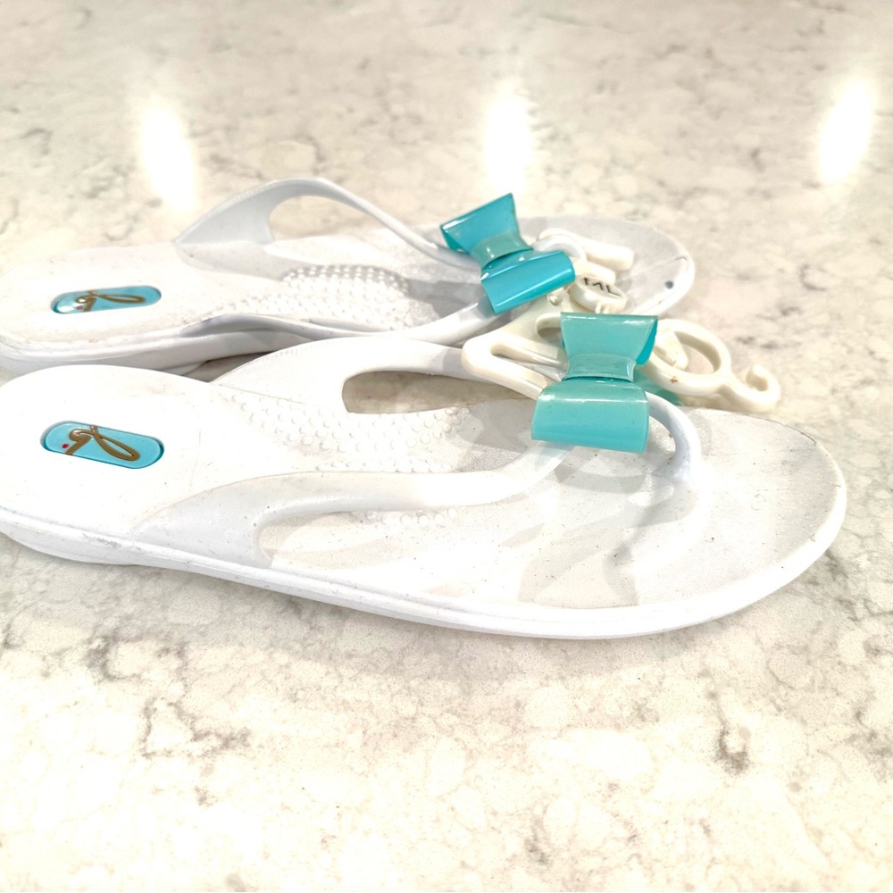 OKA b. white aqua bow M/L thong sandals NWT